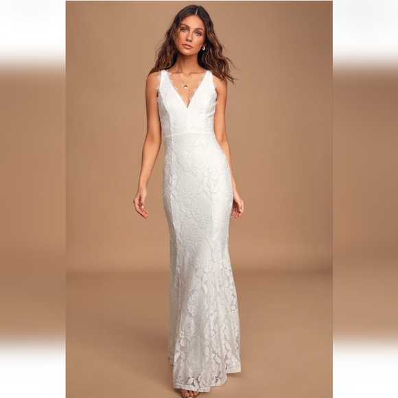 Lace Me Tell You Wedding Dress - Picture 1 of 6